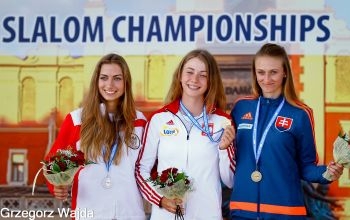 Haššová bronzová, hliadka kajakárok zlatá, Gewissler-Skákala tesne pod pódiom